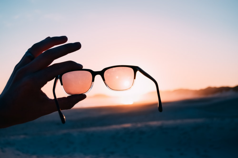 What is the Difference Between Polarized and Non-polarized Sunglasses?