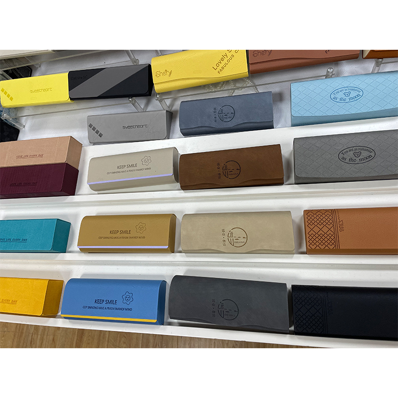 Flip optical frames case